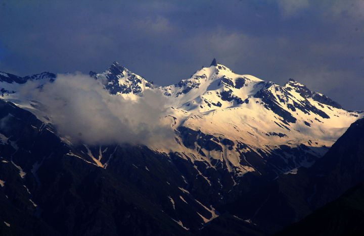 Himachal Pradesh Suspends Shrikhand Mahadev, Kinnaur Kailash Yatras Due to Landslide Risk