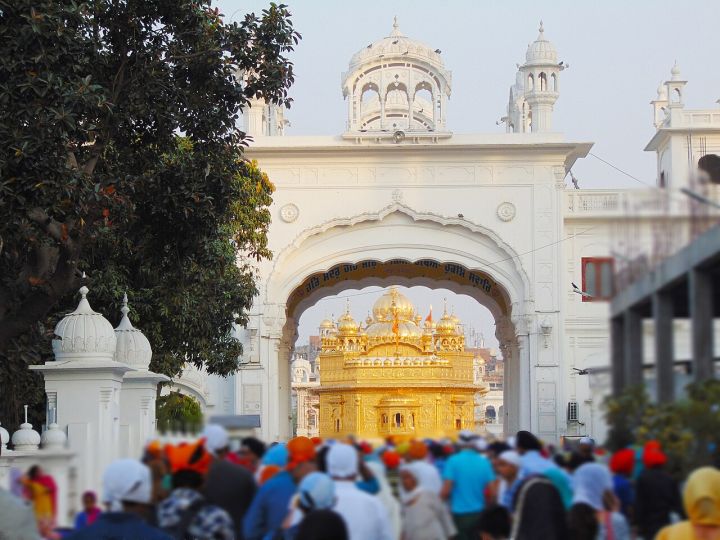 Sikh Lawmakers Summoned to Akal Takht Over Guru Granth Sahib Act