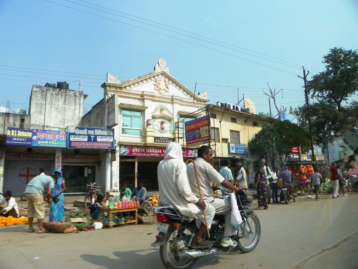 Thieves Steal Rasgullas, Cash in Satna