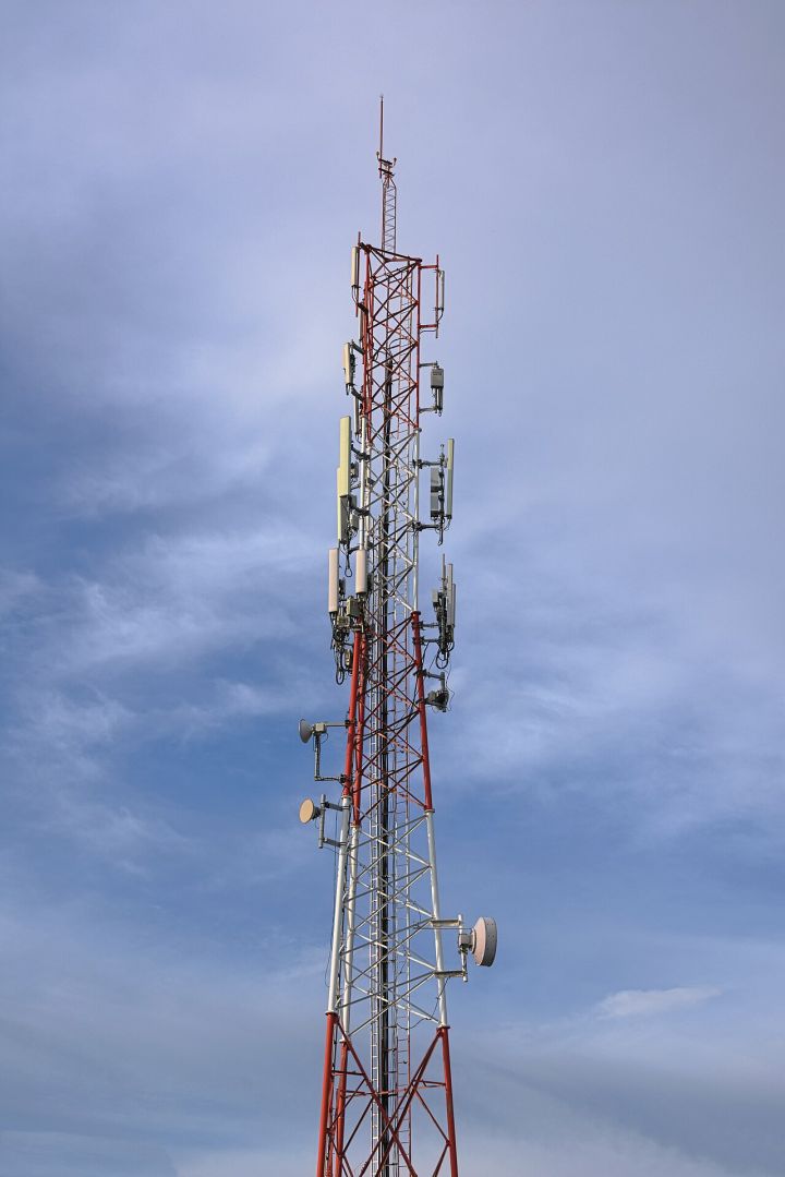 Man Climbs Mobile Tower in Bihar's Saran Demanding Wife's Return