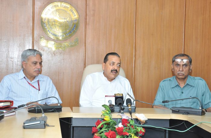 Heavy Monsoon Rains Hit Gujarat and Kashmir, IMD Issues New Alerts