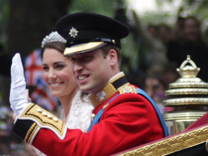 Royal Romance Helper Ties Knot