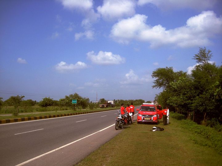 Over 15 Vehicles Pile Up on Mumbai-Ahmedabad Highway Amidst Pothole Menace
