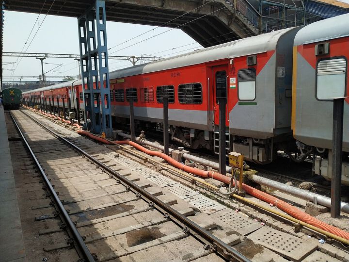 Vidisha Resident Nitin Yadav Arrested for Karnataka Express Theft, 36 Mobiles Seized