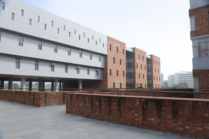 Chandigarh University’s UP Advanced Credit Program Secures 1,856 Industry Certifications in First Year