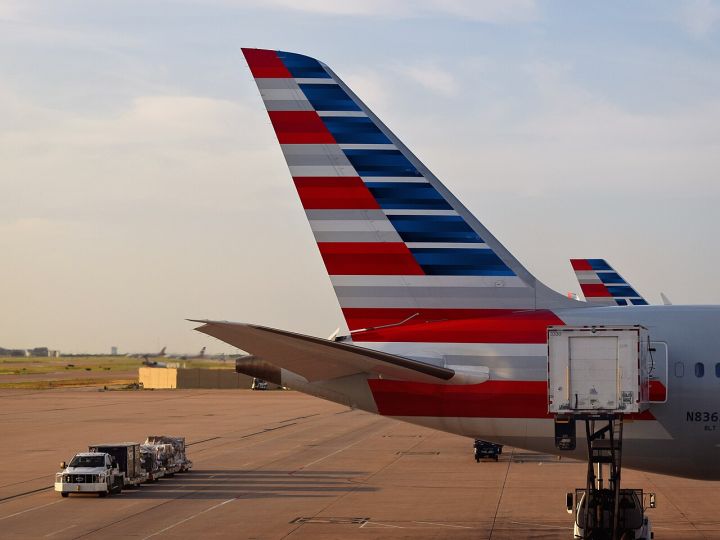 Laptop ignites on American Airlines flight, injuring passengers mid‑air