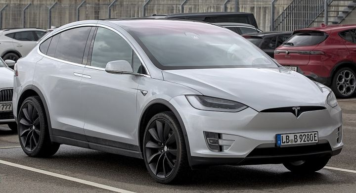 Tesla’s AI Test in India Sparks Chaos and Viral Internet Reactions