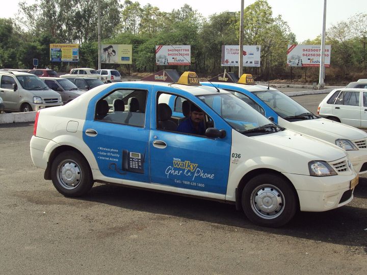 Bhopal Cab Drivers Strike Over Bike‑Taxi Competition and Falling Fares