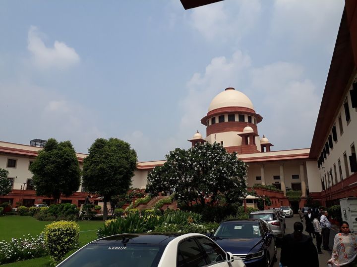 Supreme Court asks Centre to respond to OCI holder’s plea for J&K wedding visit
