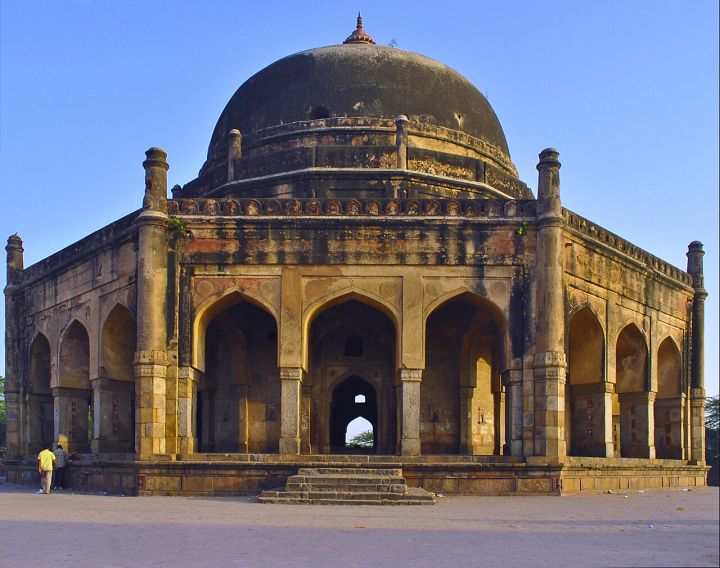 Agra Father Allegedly Strangles 22-Year-Old Daughter Over Court Marriage