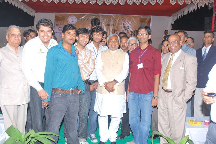 Bihar Student Develops Smart Helmet to Prevent Drunk Riding After Childhood Crash