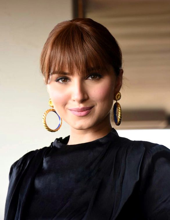 Tara Sutaria Stuns in Royal Attire at Mumbai’s Mahalakshmi Race Course