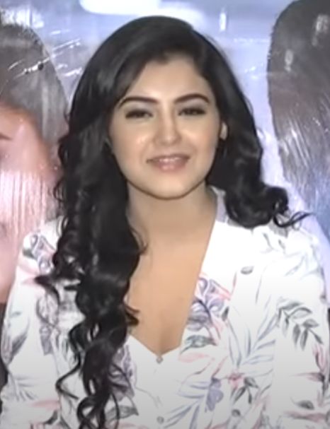 Malvika Unveils New Single 'Ear Candy' on Mirchi.in