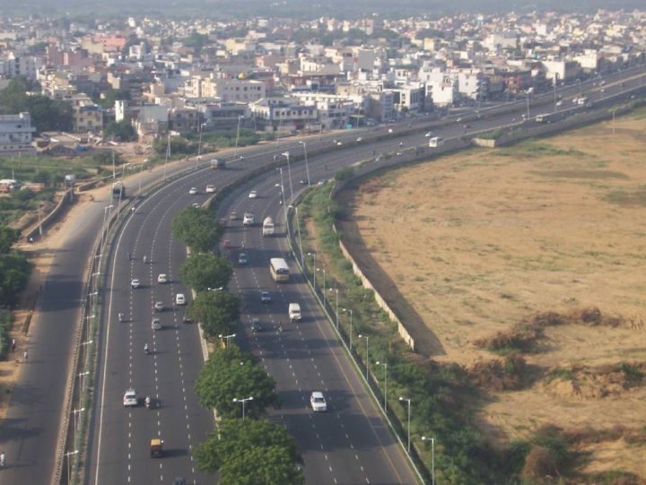 Three killed, two injured as pickup overturns on Delhi-Mumbai Expressway in Rajasthan
