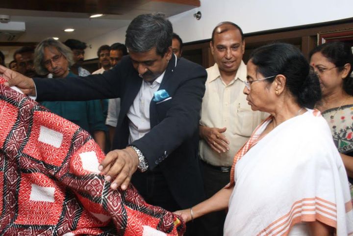 Mamata Banerjee Meets Congress Leaders Over EC Row Ahead of INDIA Meeting