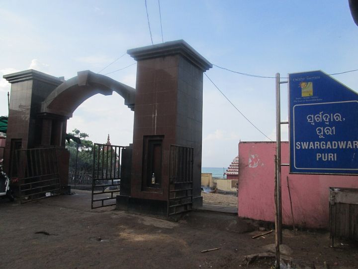 Seven members of Odisha family killed in Madhya Pradesh road accident cremated at Puri Swargadwar