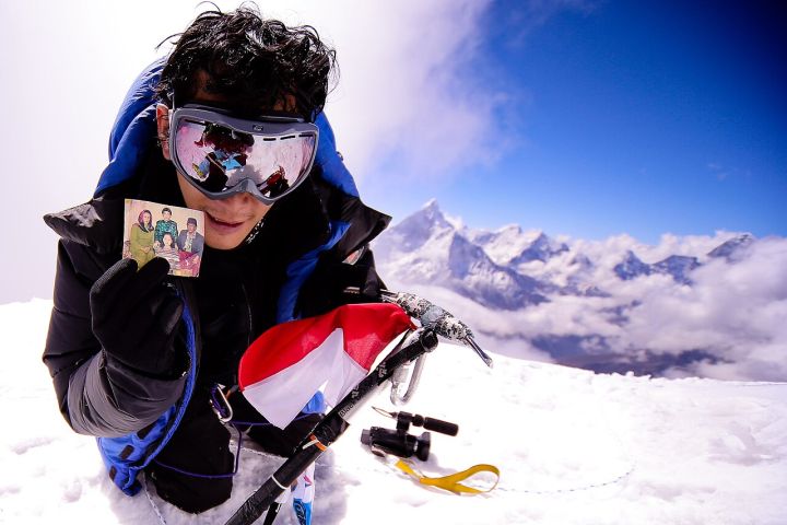 Local mountaineer conquers two Himalayan peaks in just eight days