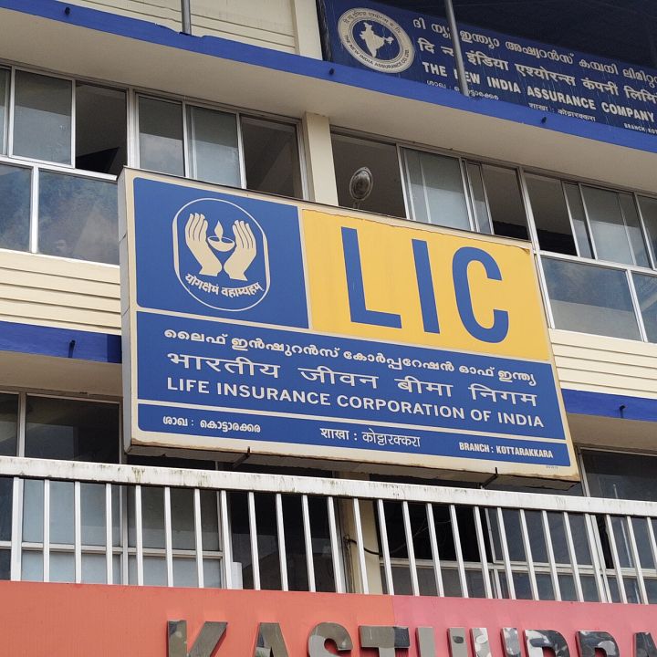 Kerala Woman Secures ₹3.5 Lakh After Insurance Policy Lapses Due to Payment Glitch