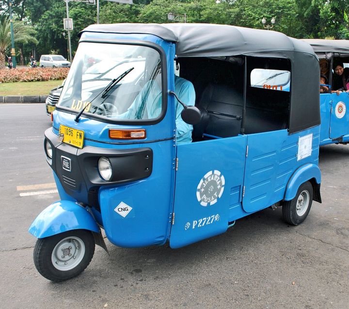 Bajaj Auto’s August 2026 Sales Jump 30% YoY to 4.44 Lakh Units