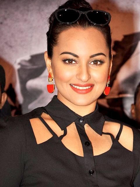 Sonakshi Sinha Shines in Saree Gifting by Huma Qureshi After Wedding