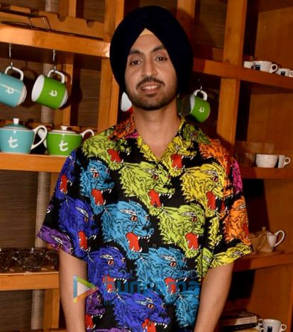 Diljit Dosanjh Stuns Wembley Crowd with 'Sanson Ki Mala', Praised by Rahat Fateh Ali Khan