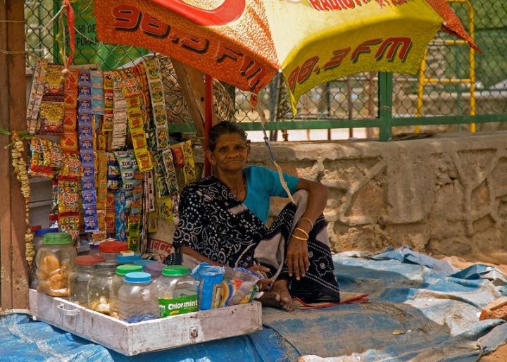 Gutka Spitter Shocked by Electricity in Madhya Pradesh