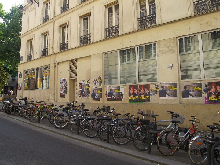 Emmanuel Macron Condemns Violence in French Protests, Promises Coordination with Mayors