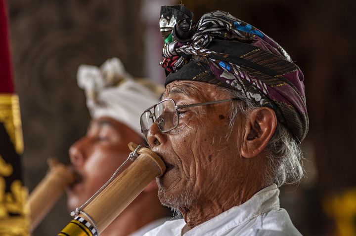 Traditional Bamboo Flute Craft Thrives in Madhora, Bihar Ahead of Dussehra Fair