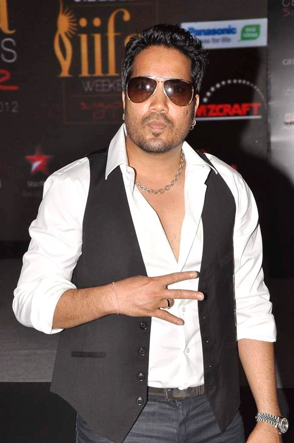 Singer Dhami talks to Mika Singh to settle misunderstanding in Daler Mehndi controversy