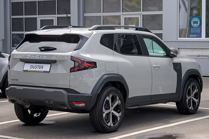 Renault Duster Hybrid Debuts in India at ₹16.99 Lakh