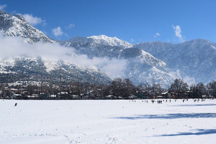 Jammu & Kashmir to See Rain and Snow Until Oct 15, Dry Spell Ahead