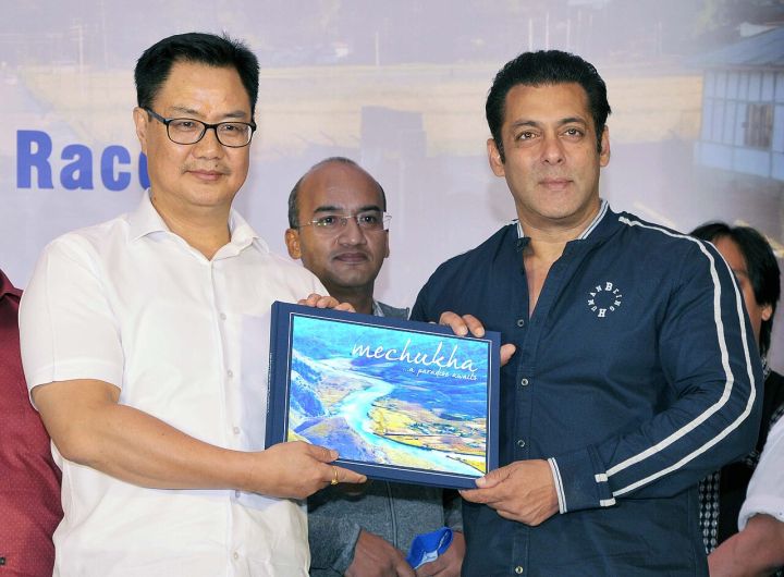 Salman Khan Welcomes BJP Youth Leader at Mumbai Residence