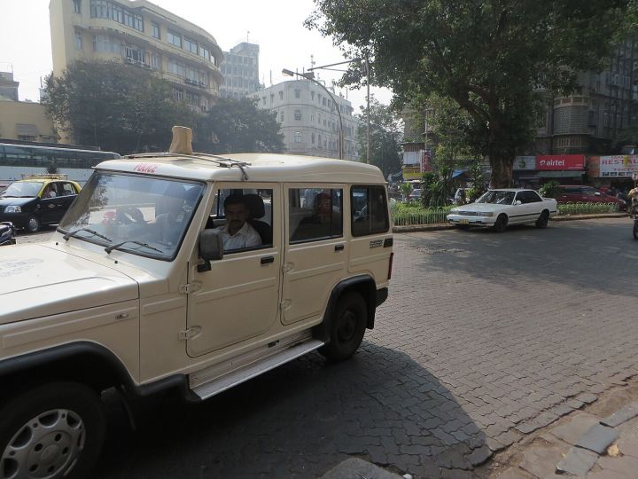 Six dead, one injured as Bolero collides with parked trailer in Bhavnagar