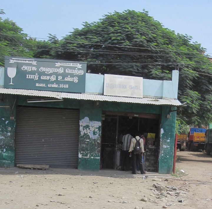 Tamil Nadu to Limit Cash Liquor Purchases Above Rs 500
