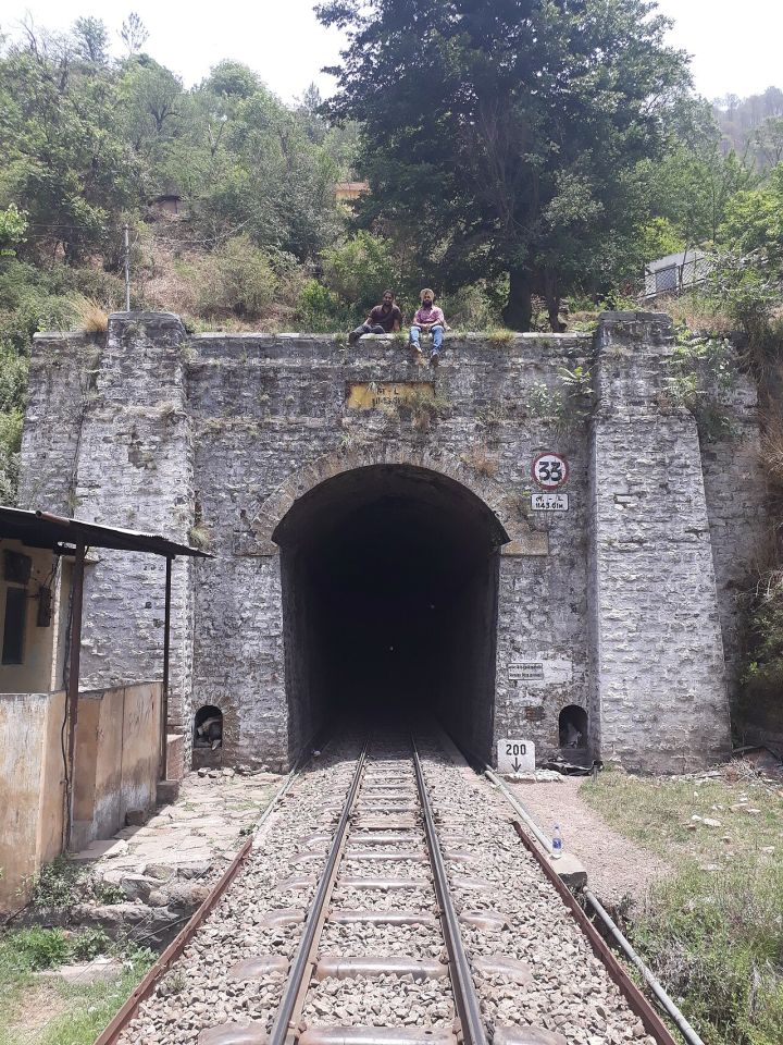 Cracks in Shimla homes spark scrutiny of ongoing tunnel project