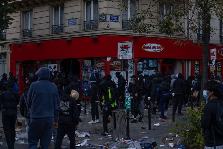 Viral Video: French Husband Makes Wife Return Clothes Stolen During Protests