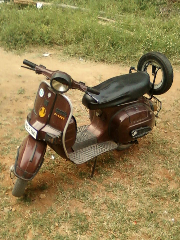 Telangana Man Buys Scooter with 12,300 Ten‑Rupee Coins After Three Years of Saving