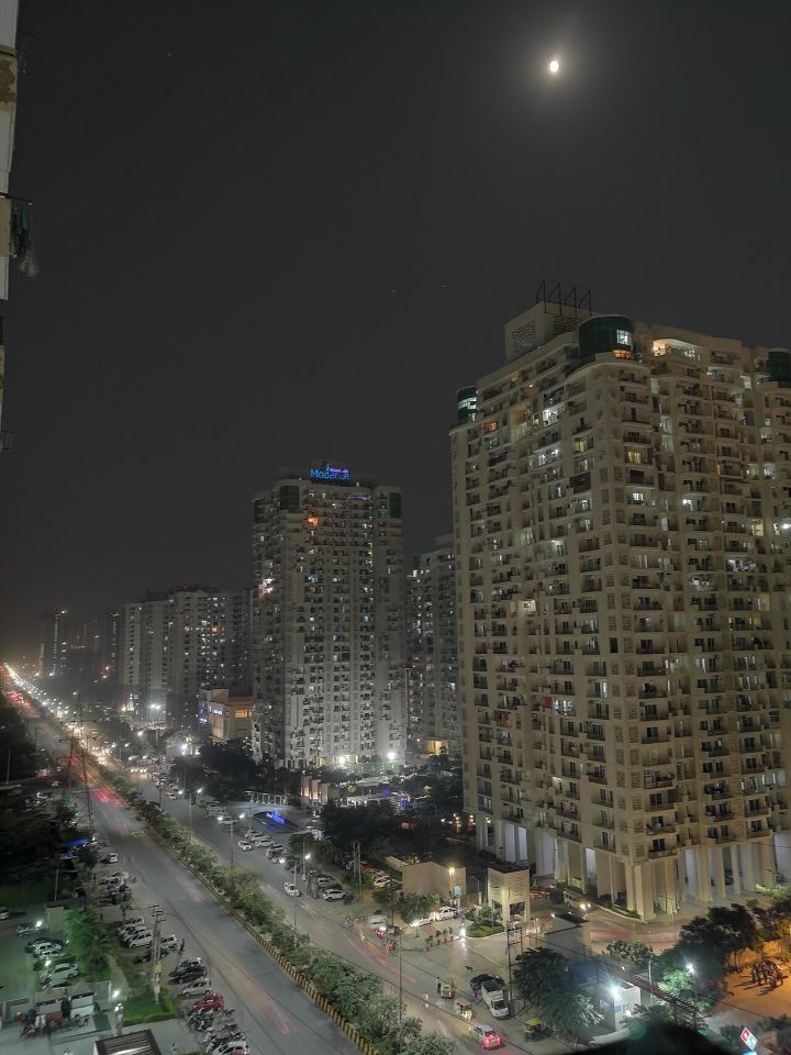 Techie ends life by jumping from Noida high-rise amid alimony, debt pressures