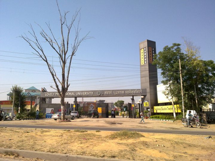 Police Detain Akali Protesters Jammed Jalandhar Highway