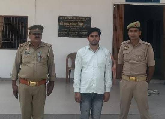 एटा: पिलुआ पुलिस ने आत्महत्या के लिए उकसाने के मामले में एक अभियुक्त को किया गिरफ्तार