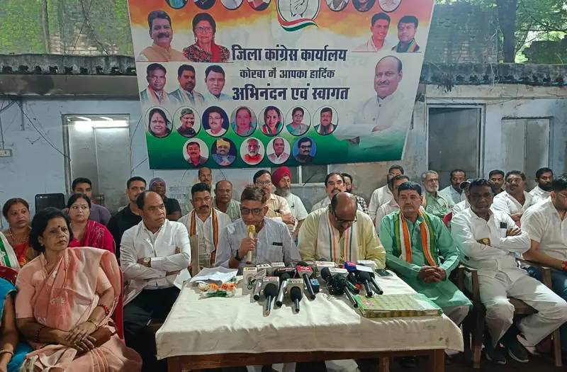 बिजली की बढ़ी दरों, स्मार्ट मीटर और महंगाई के मुद्दे को लेकर कांग्रेस ने प्रदेश की भाजपा सरकार के खिलाफ मोर्चा खोलने की चेतावनी दी है।