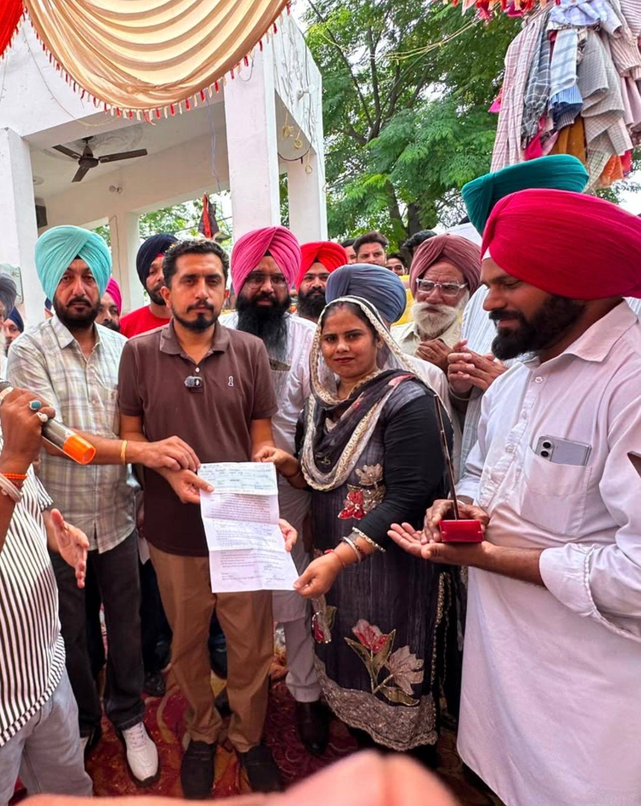 ਵਿਧਾਇਕ ਦਿਨੇਸ਼ ਚੱਢਾ ਨੇ ਹੁਸੈਨਪੁਰ ਨੂੰ 10 ਲੱਖ ਰੁਪਏ ਦੀ ਗ੍ਰਾਂਟ ਦਿੱਤੀ