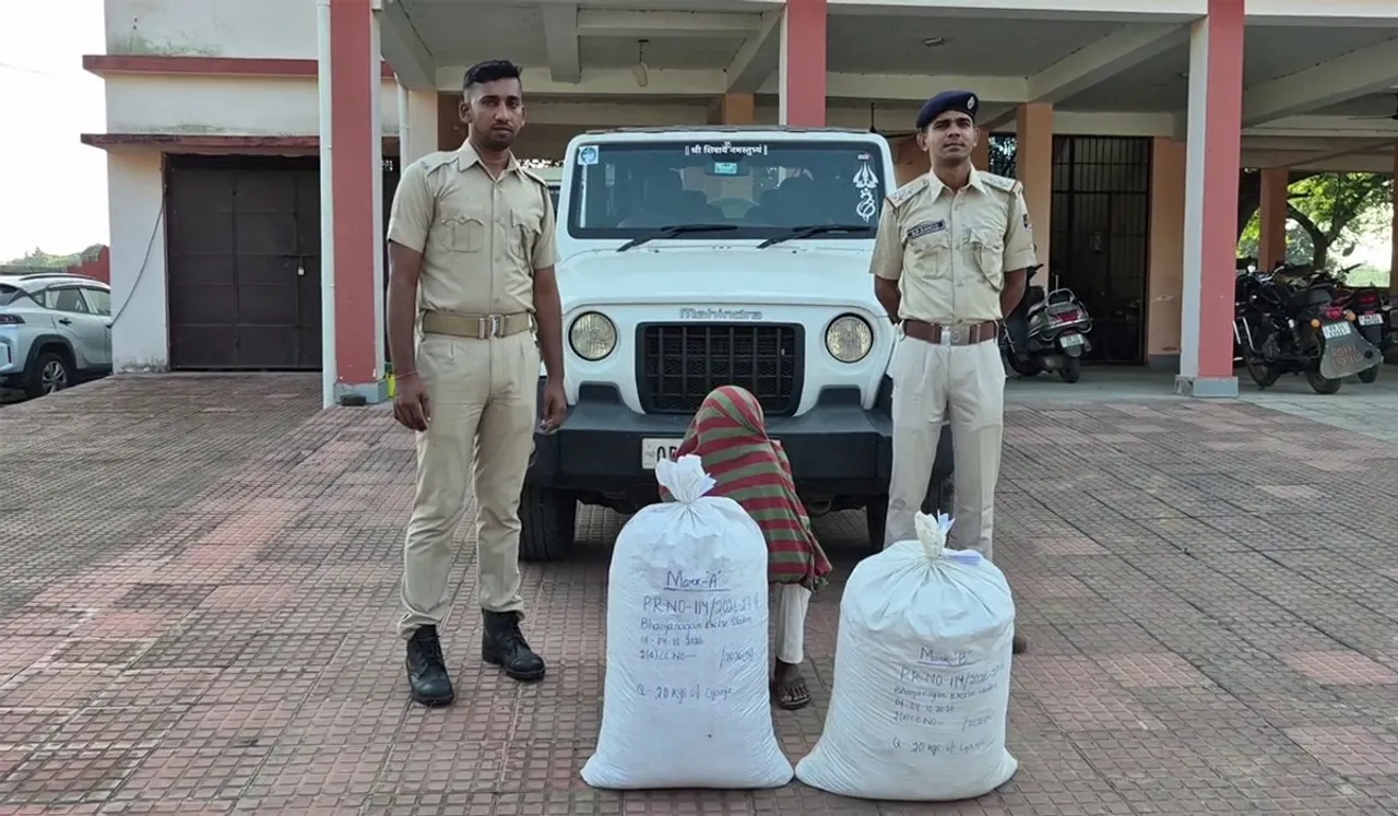 ଦାମୀ ଥାର ଗାଡ଼ିରେ ଗଞ୍ଜେଇ ଚାଲାଣ ବେଳେ ଚଢ଼ାଉ