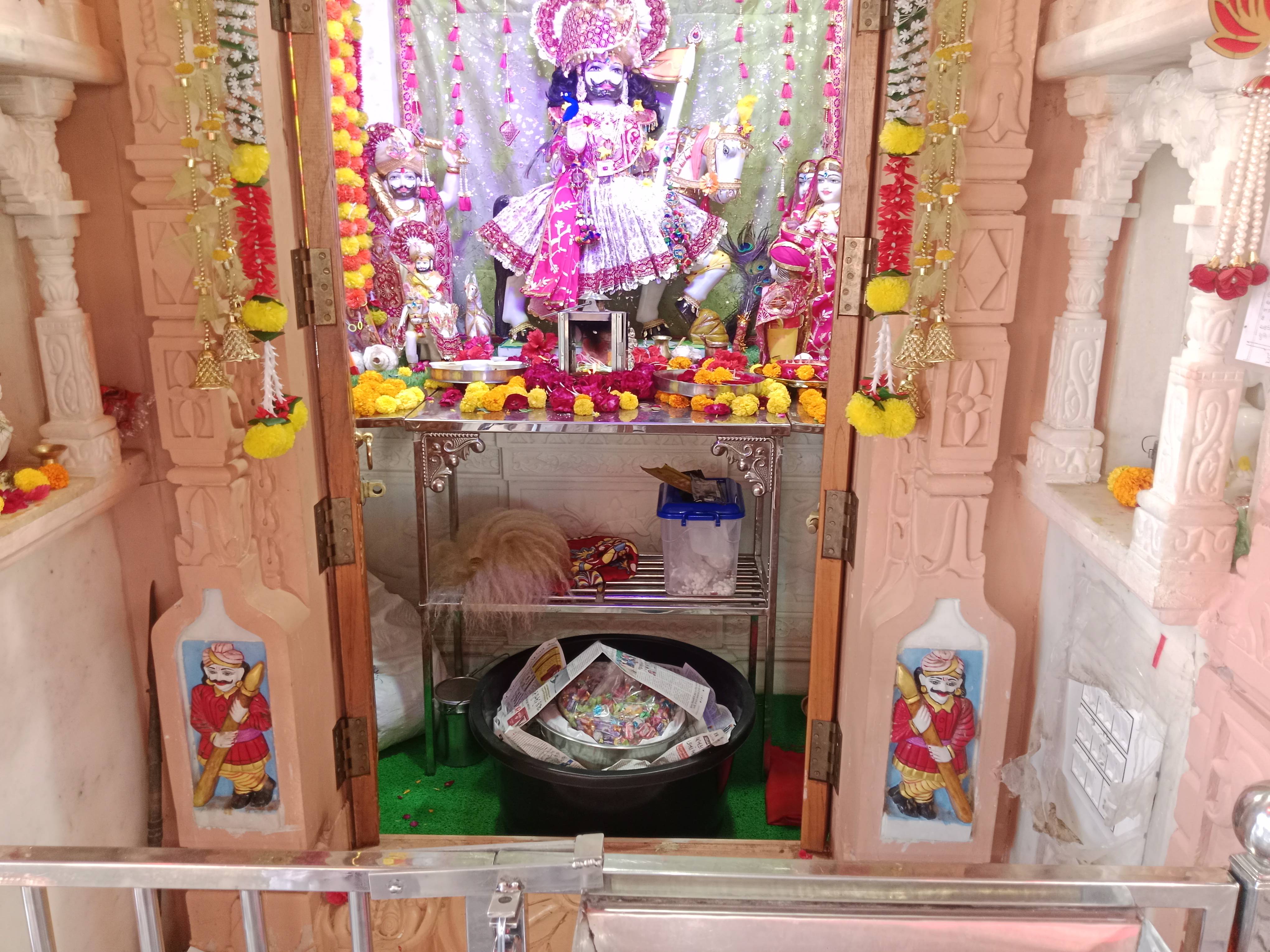 મેઘરજ નગરમાં રામદેવજી મંદિરે પરિસરમાં ભક્તિ માહોલ
