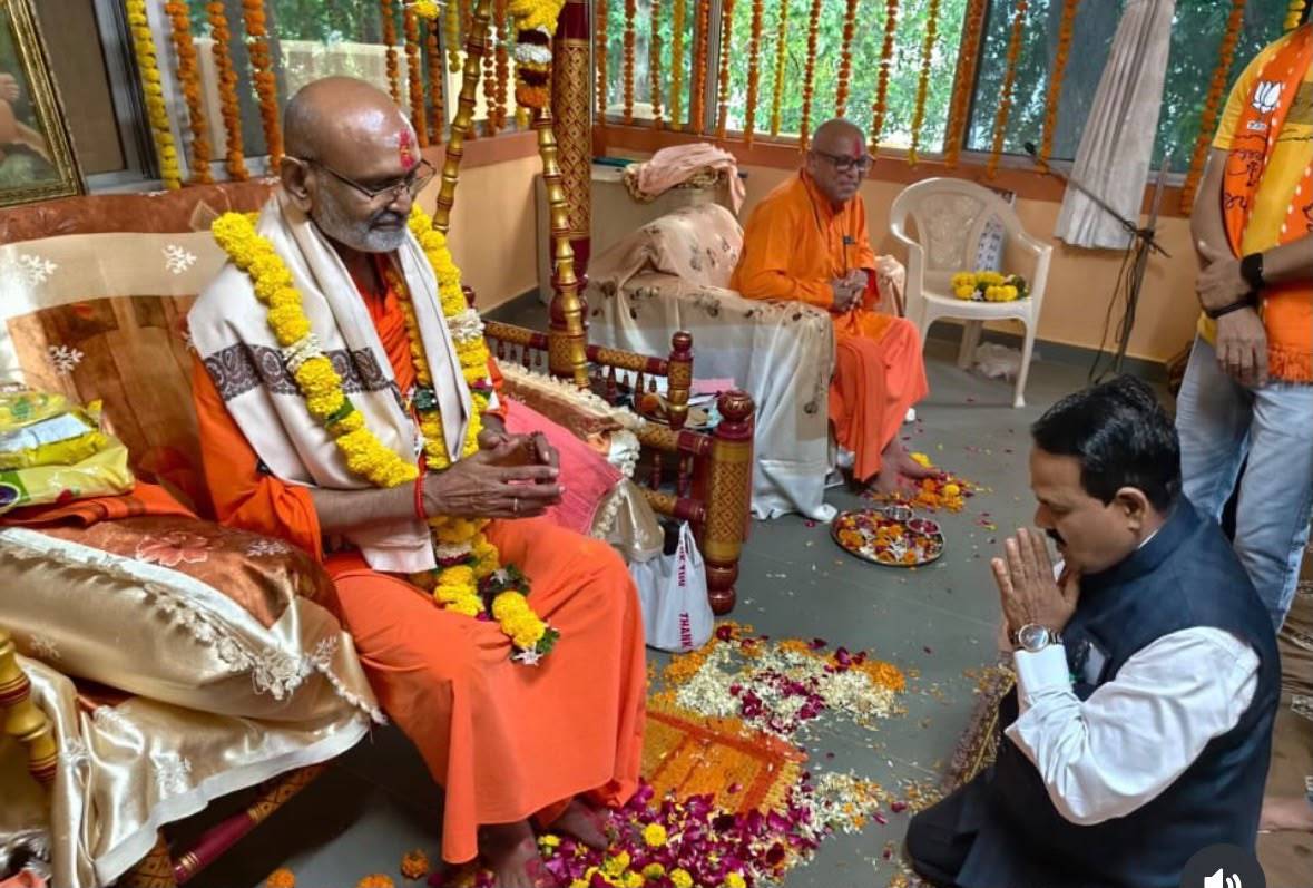 ગુરુપૂર્ણિમાના પાવન અવસરે માનનીય ધારાસભ્ય શ્રી કુવરજીભાઈ હળપતિ સાહેબએ અગ્રેશ્વર મહાદેવ તથા બિલકેશ્વર મહાદેવના પવિત્ર દર્શન કરી ભગવાન ભોળાનાથ ના આશીર્વાદ પ્રાપ્ત કર્યા .