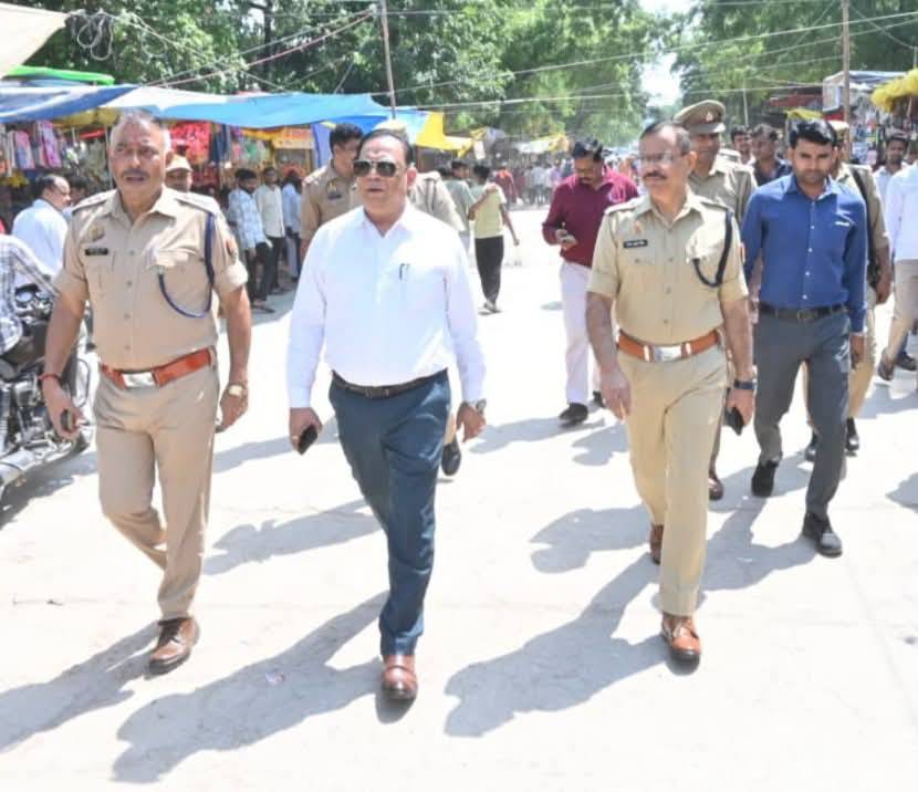 बुढ़वा मंगल पर्व पर डीएम-एसपी ने सुरक्षा व्यवस्था का लिया जायजा, श्रद्धालुओं की सुविधा के दिए निर्देश