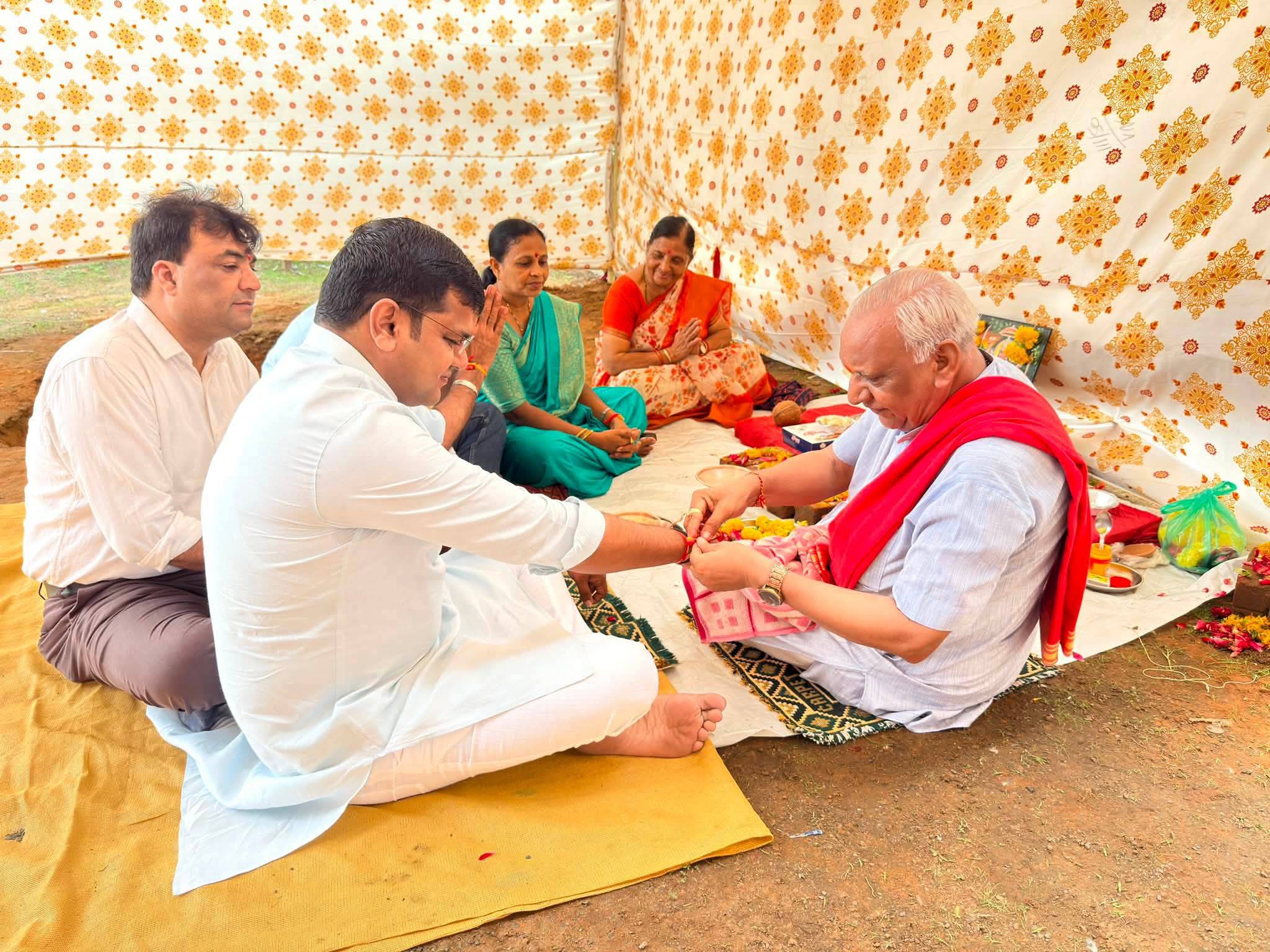 હિંમતનગર નગરપાલિકા દ્વારા ખાતમુહૂર્ત કાર્યક્રમ યોજાયો.