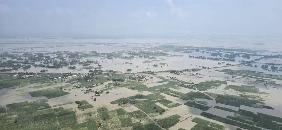 ✈️ लो जी, CM साहब भी चंपारण पहुँच गए… वो भी हेलीकॉप्टर से!