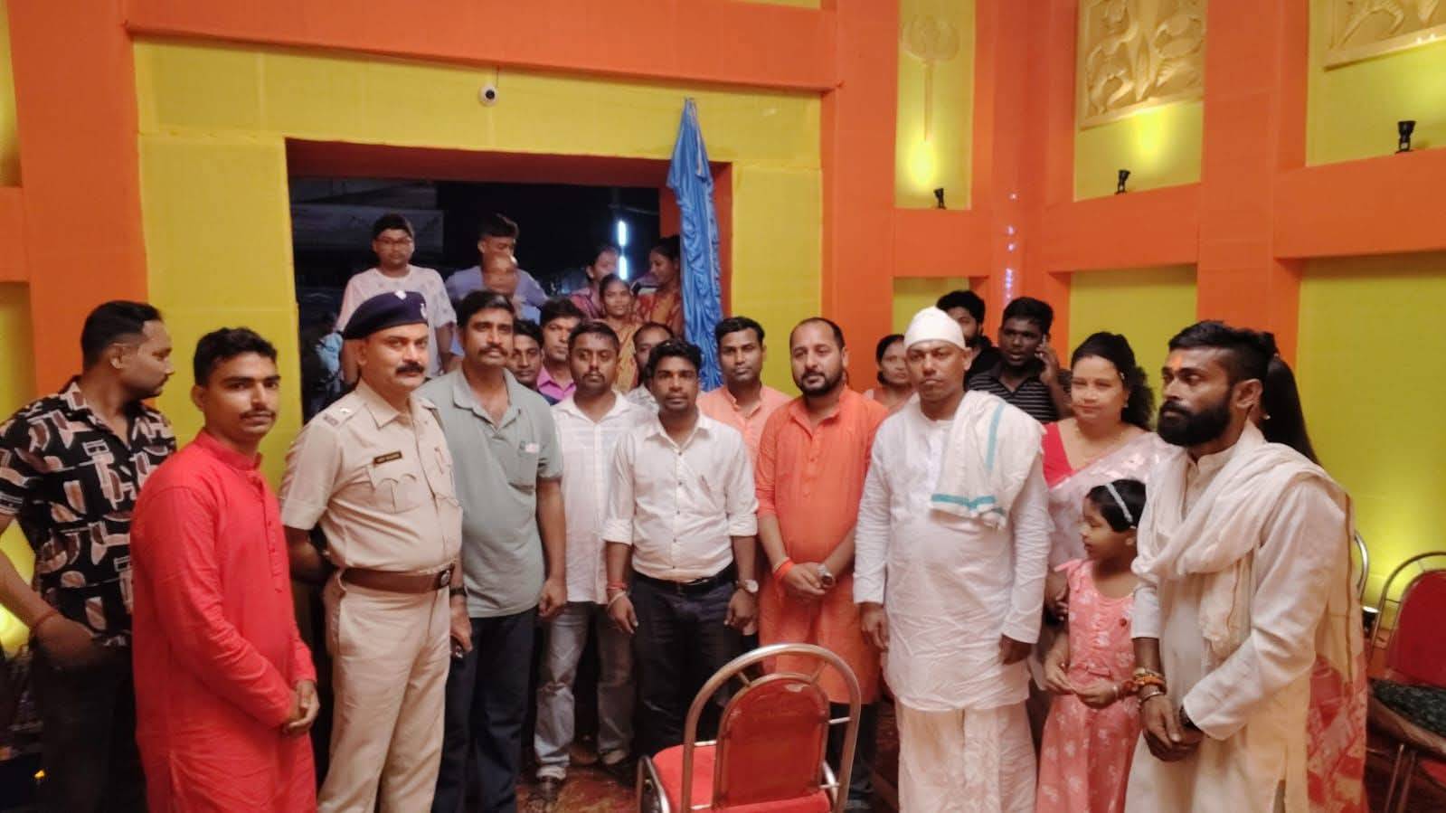 জাগো সনাতনী পশ্চিমবঙ্গ এর পক্ষ্য থেকে সরবেড়িয়া নবীন সংঘের দুর্গোৎসবের উপস্থিত ছিলেন বেদস্বরুপ মহারাজ এবং সহ সভাপতি বাপি মাঝী এবং সমীর সরদার এবং পলাশ চ্যাটার্জি এবং কৃষ্ণ সরদার এবং দক্ষিণ ২৪ পরগনা আইটি সেল ইনচার্জ শুভ্রজিৎ কয়াল