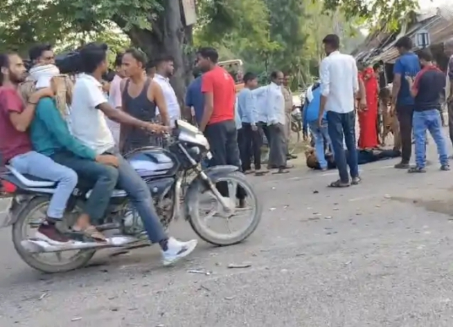 बाइक और कार की टक्कर में दो युवक घायल
गंभीर हालत में अस्पताल रेफर, कार छोड़कर भागे चालक, पुलिस ने वाहन किया जब्त